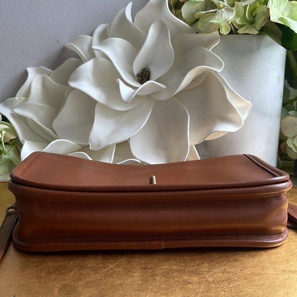 Coach Vintage Classic Legacy Pocket Purse in British Tan #9755 - Picture 8 of 15